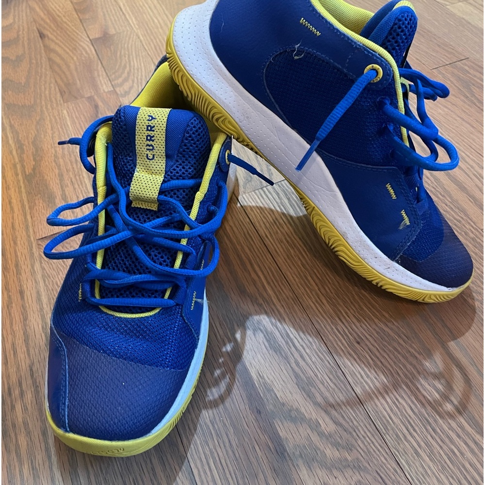REDUCED Under Armour Curry Basketball shoes